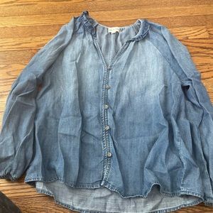 Evereve Chambray top NWOT